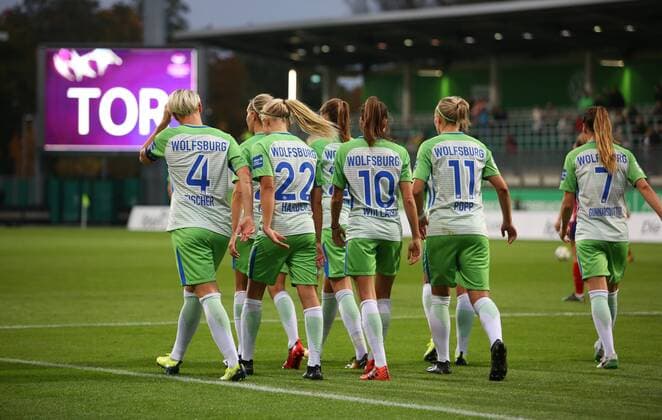 Wolfsburg vs Atletico Madrid CL Women Wolfsburg Germany 11 10 2017 Football VfL Wolfsburg vs Atletico Madrid 1 32 Final UEFA Women Champions League Season 2017 18 Picture shows Pernille Harder VfL Wolfsburg cheering with the Team After her goal Wolfsburg
