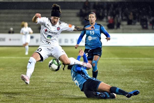 171011 Rosengards Ella Masar McLeod och Olimpia Clujs Teodora Meluta under fotbollsmatchen i Champions League mellan Rosengard och Olimpia Cluj den 11 oktober 2017 i Malmö.  Copyright: ChristianxÖrnberg BB171011CO003