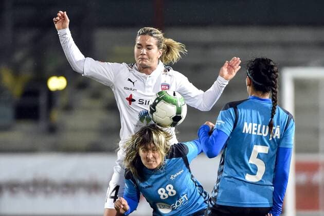 171011 Rosengards Hanna Folkesson och Olimpia Clujs Beatrice Tarasila och Teodora Meluta under fotbollsmatchen i Champions League mellan Rosengard och Olimpia Cluj den 11 oktober 2017 i Malmö.  Copyright: ChristianxÖrnberg BB171011CO004