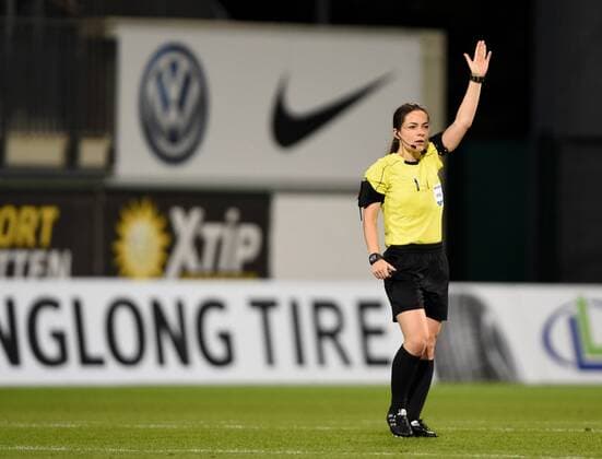 Schiedsrichterin Justina LTU Football UEFA Women Champions League VfL Wolfsburg Atletico Madrid xPW001F2Px