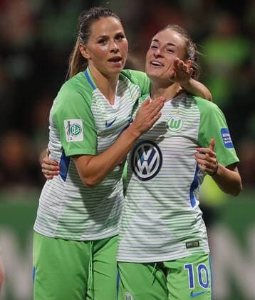 goal celebration Sara Bjoerk Gunnarsdottir VfL Wolfsburg Tessa Wullaert VfL Wolfsburg