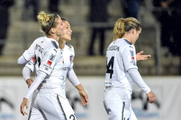 171011 Rosengards Anja Mittag jublar med lagkamrater efter 1-0 under fotbollsmatchen i Champions League mellan Rosengard och Olimpia Cluj den 11 oktober 2017 i Malmö.  Copyright: ChristianxÖrnberg BB171011CO011