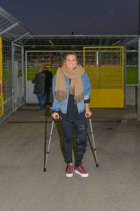 Ex Bavaria Player Clara Beautiful SC Freiburg as Guest the Game on Crutches After Meniscus Operation Munich Munich Germany Germany 11 10 2017 Football UEFA Women s Champions League FC Bavaria Munich FC Chelsea xklx