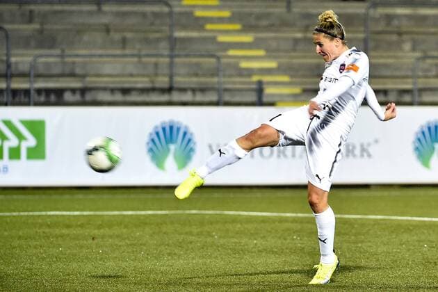 171011 Rosengards Anja Mittag gör 1-0 under fotbollsmatchen i Champions League mellan Rosengard och Olimpia Cluj den 11 oktober 2017 i Malmö.  Copyright: ChristianxÖrnberg BB171011CO016