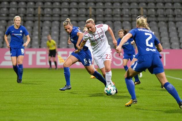 Mandy Islacker FC Bavaria Munich in Penalty Gilly Flaherty FC Chelsea Munich Munich Germany Germany 11 10 2017 Football UEFA Women s Champions League FC Bavaria Munich FC Chelsea xklx