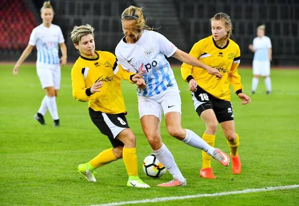 11 10 2017 Zurich Switzerland Football Women Season 2017 2018 Women u0026 39;s Champions League FC Zurich LTU Picture shows Barla Deplazes FCZ against 8 Liubou and 10 Ana both Action shot Gesture