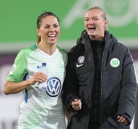 Sara Bjoerk Gunnarsdottir VfL Wolfsburg Alexandra Popp VfL Wolfsburg