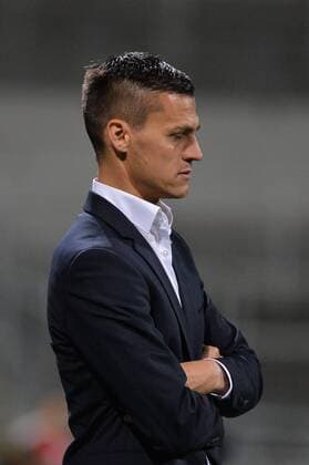 Thomas Wörle team manager FC Bavaria Munich After the 0 1 with closed Eyes disappointed Disappointment Frustration Frustration Munich Munich Germany Germany 11 10 2017 Football UEFA Women s Champions League FC Bavaria Munich FC Chelsea xklx