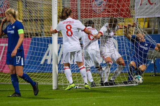 Leading results the GC Bavaria Munich through Lucie Vonkova FC Bavaria Munich Wrangling in goal Lucie Vonkova FC Bavaria Munich will the Ball have Munich Munich Germany Germany 11 10 2017 Football UEFA Women s Champions League FC Bavaria Munich FC Chelsea xklx