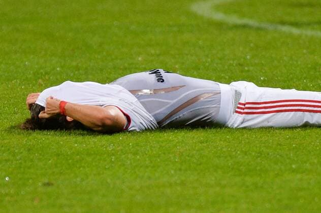 Simone Laudehr FC Bavaria Munich disappointed frustiert weeping depressed at Bottom lying After the eliminated in the UWCL Munich Munich Germany Germany 11 10 2017 Football UEFA Women s Champions League FC Bavaria Munich FC Chelsea xklx