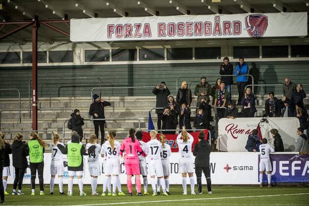 171011 Rosengards firar vinsten med publiken efter fotbollsmatchen i Champions League mellan Rosengard och Olimpia Cluj den 11 oktober 2017 i Malmö.  Copyright: ChristianxÖrnberg BB171011CO040