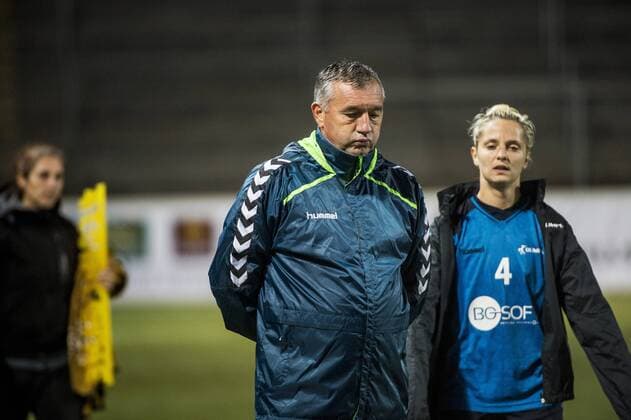 171011 Olimpia Clujs tränare Mirel Albon deppar efter förlusten i fotbollsmatchen i Champions League mellan Rosengard och Olimpia Cluj den 11 oktober 2017 i Malmö.  Copyright: ChristianxÖrnberg BB171011CO046