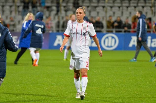 Gina Lewandowski FC Bavaria Munich disappointed frustrated weeping Munich Munich Germany Germany 11 10 2017 Football UEFA Women s Champions League FC Bavaria Munich FC Chelsea xklx