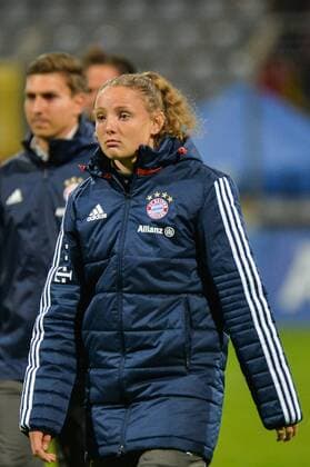 Verena again FC Bavaria Munich disappointed frustrated weeping Munich Munich Germany Germany 11 10 2017 Football UEFA Women s Champions League FC Bavaria Munich FC Chelsea xklx