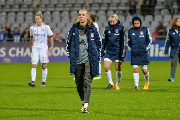 Jill Roord FC Bavaria Munich disappointed frustrated weeping Munich Munich Germany Germany 11 10 2017 Football UEFA Women s Champions League FC Bavaria Munich FC Chelsea xklx