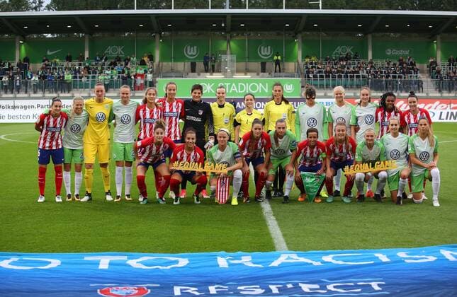 Wolfsburg vs Atletico Madrid CL Women Wolfsburg Germany 11 10 2017 Football VfL Wolfsburg vs Atletico Madrid 1 32 Final UEFA Women Champions League Season 2017 18 Picture shows VfL and Atletico Teams before the Game Wolfsburg