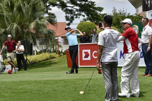 October 11, 2017 - Kuala Lumpur, Malaysia - Thomas Pieters(C) of Belgium and Prime Minister of Malaysia Najib Razak(R,red) during the PRO-AM day of the CIMB Classic 2017 at TPC Kuala Lumpur on October 11, 2017 in Kuala Lumpur, Malaysia. 2017 CIMB Classic: Pro Am  - ZUMAn230 20171011_zaa_n230_151 Copyright: xChrisxJungx