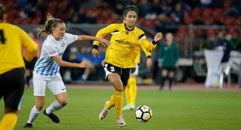 11 10 2017 Letzigrund Stadium Zurich Switzerland Season 2017 2018 UEFA Women Champions League 1 16 Final FC Zurich Malin well left FC Zurich against Christina