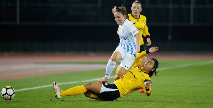 11 10 2017 Letzigrund Stadium Zurich Switzerland Season 2017 2018 UEFA Women Champions League 1 16 Final FC Zurich Martina Moser left FC Zurich against Christina