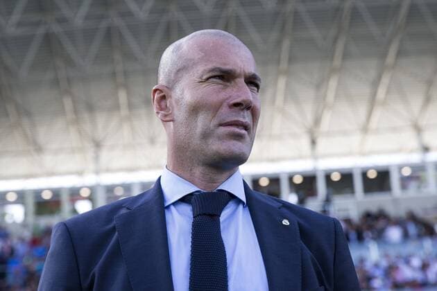 Bilder des Tages - SPORT Real Madrid s French head coach Zinedine Zidane waits the beginning of Primera Division soccer game against Getafe at Coliseum Alfonso Perez stadium in Getafe, outside Madrid, Spain, 14 October 2017. GETAFE vs. REAL MADRID !ACHTUNG: NUR REDAKTIONELLE NUTZUNG!  Copyright: xRodrigoxJimenezx GRA139 20171014-636435955919897547