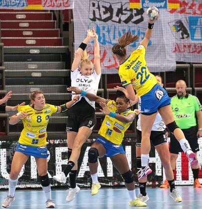 14 10 2017 Germany Ludwigsburg Germany Handball Champions League Women Season 2017 2018 SG BBM Bietigheim vs Metz Handball v l Laura Metz Kim Naidzinavicius BBM Laurisa Landre Metz Xenia Smits Metz