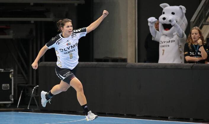 14 10 2017 Germany Ludwigsburg Germany Handball Champions League Women Season 2017 2018 SG BBM Bietigheim vs Metz Handball Martine Smeets BBM cheering cheering