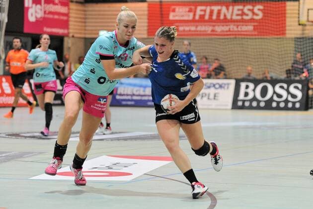 Laura Rueffieux HSG Blomberg Lip 3 against Shenia Minevskaja Tussis Metzingen 13 Handball Women EHF Cup Round 2 Game 14 10 2017 Photo TBaur Eibner Metzingen Copyright: xBaurT Eibner-Pressefotox EP_ToBa
