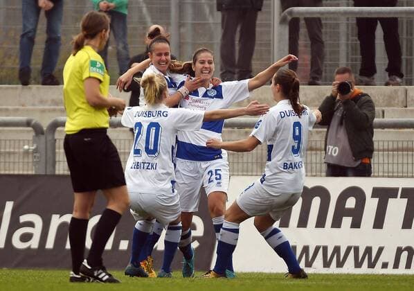 15 10 2017 xpsx Football 1 Bundesliga Women 1 FFC Frankfurt MSV Duisburg emspor v l Celebrate The Goal goal celebration to 0 1 for Duisburg Torschützin Pia Rijsdijk MSV Duisburg Frankfurt at Main