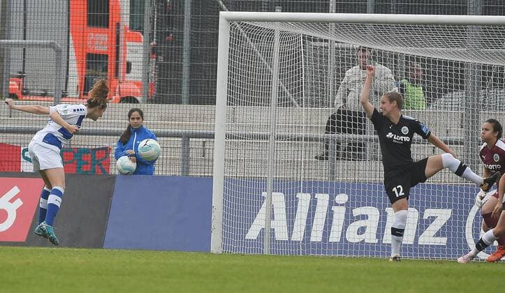 15 10 2017 xpsx Football 1 Bundesliga Women 1 FFC Frankfurt MSV Duisburg emspor v l goal to 0 1 for Duisburg Torschützin Pia Rijsdijk MSV Duisburg Sophie Schmidt 1 FFC Frankfurt Bryane 1 FFC Frankfurt Frankfurt at Main