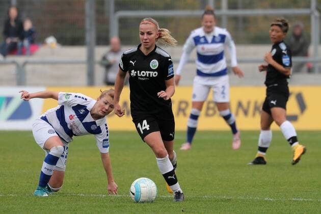 v left Vanessa Martini MSV 22 Jackie Groenen Frankfurt 14 at Ball Game scene Football Alliance Women Bundesliga 1 FFC Frankfurt MSV Duisburg xozx