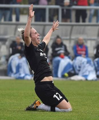 15 10 2017 xpsx Football 1 Bundesliga Women 1 FFC Frankfurt MSV Duisburg emspor v l Celebrate The Goal goal celebration to 1 1 Compensation for Frankfurt Torschützin Sophie Schmidt 1 FFC Frankfurt Frankfurt at Main