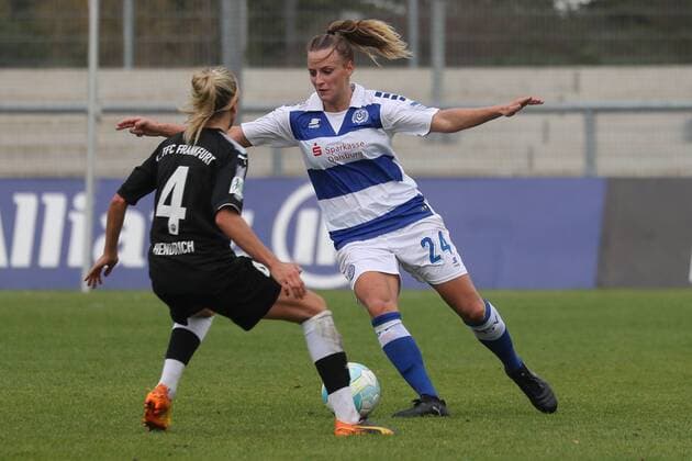 v left Kathrin Juliet Hendrich Kathy Hendrich Frankfurt 4 Virginia Kirchberger MSV 24 Action shot Action Game scene Football Alliance Women Bundesliga 1 FFC Frankfurt MSV Duisburg xozx