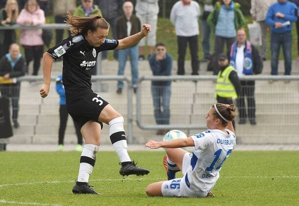15 10 2017 xpsx Football 1 Bundesliga Women 1 FFC Frankfurt MSV Duisburg emspor v l Tanja Pawollek 1 FFC Frankfurt Rieke Dieckmann MSV Duisburg Frankfurt at Main