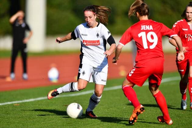 duel Kelly Simon Borussia Moenchengladbach in duel Melanie Mueller UPS Jena 2 Football 2 Women Bundesliga Borussia Moenchengladbach UPS Jena 2 xmkx