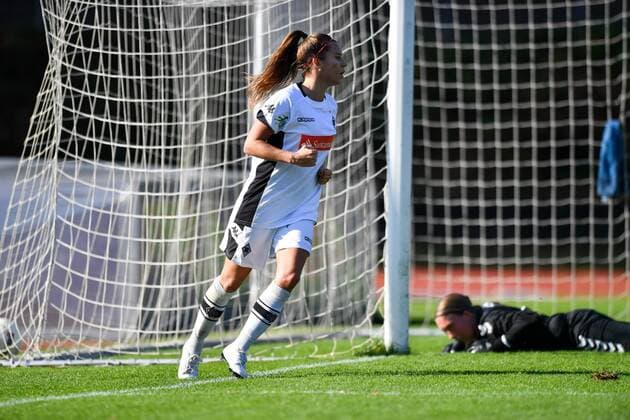 Liv Aerts Borussia Moenchengladbach revolves jubilant After her goal from Football 2 Women Bundesliga Borussia Moenchengladbach UPS Jena 2 xmkx