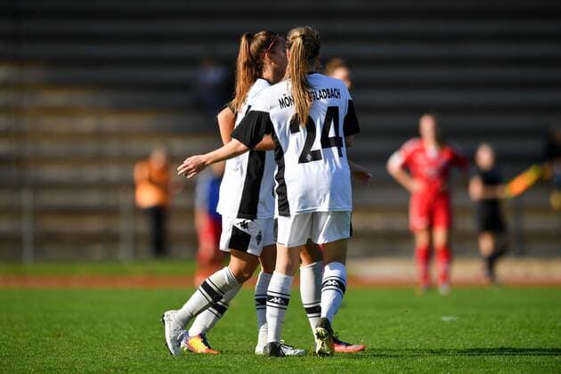 cheering Look forward Celebrate Happy Cheer Goal Celebration Borussia Moenchengladbach 1 1 Football 2 Women Bundesliga Borussia Moenchengladbach UPS Jena 2 xmkx