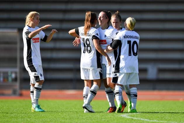cheering Look forward Celebrate Happy Cheer Goal Celebration Borussia Moenchengladbach 4 2 Football 2 Women Bundesliga Borussia Moenchengladbach UPS Jena 2 xmkx