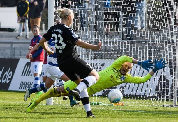 15 10 2017 xpsx Football 1 Bundesliga Women 1 FFC Frankfurt MSV Duisburg emspor v l goal to 2 1 for Frankfurt Torschützin Lise Munk 1 FFC Frankfurt Lena Nuding MSV Duisburg Frankfurt at Main