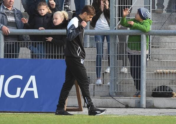 15 10 2017 xpsx Football 1 Bundesliga Women 1 FFC Frankfurt MSV Duisburg emspor v l cheering After the Victory team manager Nikolaos Arnautis 1 FFC Frankfurt Frankfurt at Main