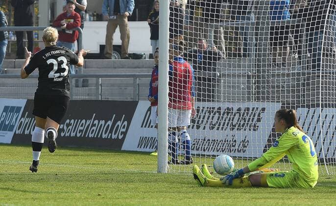15 10 2017 xpsx Football 1 Bundesliga Women 1 FFC Frankfurt MSV Duisburg emspor v l Celebrate The Goal goal celebration to 2 1 for Frankfurt Torschützin Lise Munk 1 FFC Frankfurt Frankfurt at Main