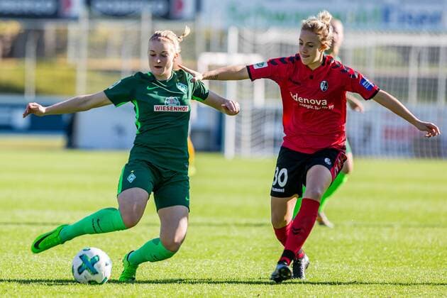 v left Verena Volkmer SV Werder Bremen 16 and Carolin Simon SC Feiburg 30 in duel Duel Duel Tackle Football Alliance Women Bundesliga SC Freiburg SV Werder Bremen xdgx