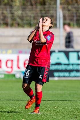 Lina Mary Magull SC Freiburg 16 disappointed disappointed looking disappointed After awards Torchance Football Alliance Women Bundesliga SC Freiburg SV Werder Bremen xdgx