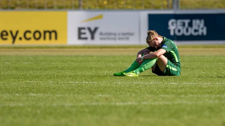 Verena Volkmer SV Werder Bremen 16 disappointed disappointed looking disappointed After the Defeat Football Alliance Women Bundesliga SC Freiburg SV Werder Bremen xdgx