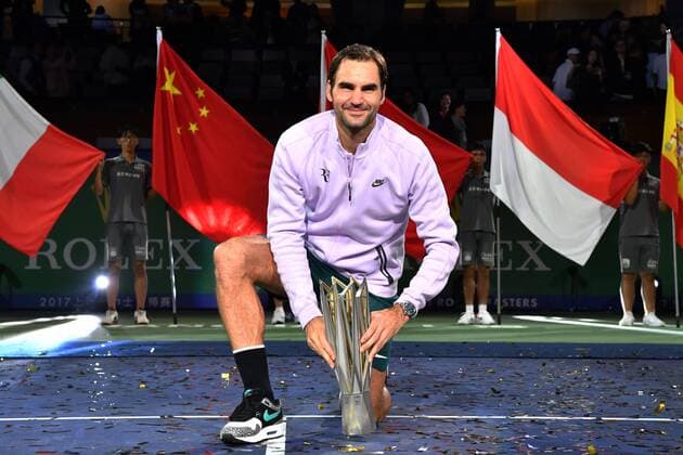 Themen der Woche - SPORT Bilder des Tages - SPORT Roger Federer of Switzerland poses with his trophy after defeating Rafael Nadal of Spain in their final of men s singles during the Shanghai Rolex Masters tennis tournament at Qizhong Forest Sports City Tennis Center in Shanghai, China, 15 October 2017. Roger Federer defeated Rafael Nadal 2-0 (6-4, 6-3) in the final of the Shanghai Rolex Masters tennis tournament on Sunday (15 October 2017). Tennis legends Rafael Nadal and Roger Federer set up their 38th face-to-face ATP Tennis Herren World Tour clash on Saturday, defeating Marin Cilic and Juan Martin Del Potro respectively to advance into the Shanghai Rolex Masters final. Current world no.1 Nadal win 23 of the pair s 37 previous matches, but Swiss superstar Federer took the most recent four, including a thrilling five-set victory in the Australian Open final in January. The second-seeded Federer faced big challenges in Saturday s semifinals against Argentine 16th-seeded Del Potro, who showed no signs of problems playing after injuring his left wrist in the quarterfinals. Federer slashes Nadal to title men s singles at Shanghai Masters final  20171015_63173