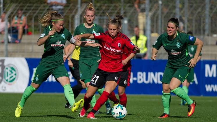 v left Marie Louise ETA SV Werder Bremen 6 in duel Duel with Klara Bühl Buehl SC Freiburg 21 Lisa Marie Scholz SV Werder Bremen 7 Football Alliance Women Bundesliga SC Freiburg SV Werder Bremen xobx