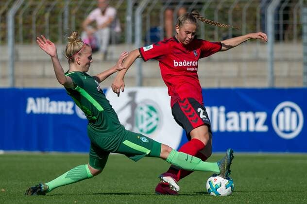 v left Lina HAUSICKE SV Werder Bremen 18 in duel Duel with Klara Bühl Buehl SC Freiburg 21 Football Alliance Women Bundesliga SC Freiburg SV Werder Bremen xobx