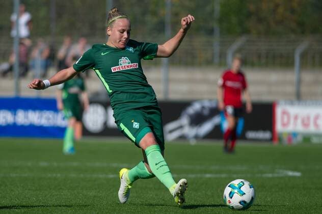 Pia Sophie Wolter SV Werder Bremen 10 at Ball Single Action shot Action Football Alliance Women Bundesliga SC Freiburg SV Werder Bremen xobx