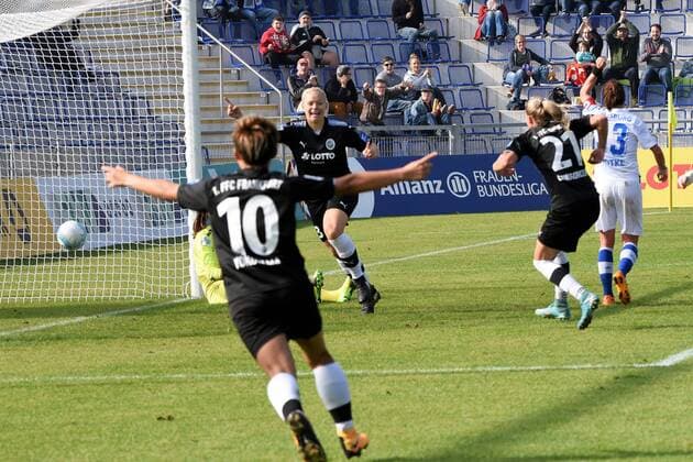 15 10 2017 Frankfurt at Main Stadium at Brentanobad Alliance Women Bundesliga Season 2017 2018 1 FFC Frankfurt MSV Duisburg Einwechslung goal goal celebration at the Torschützin Munk Lise 22 FFC Frankfurt