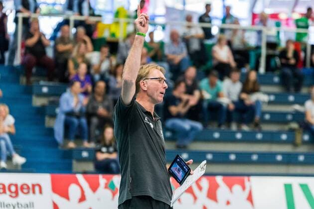 Teun Buijs USC Muenster team manager gesticulating Portrait Single Volleyball 1 Bundesliga Women USC Muenster Black White Erfurt xprx