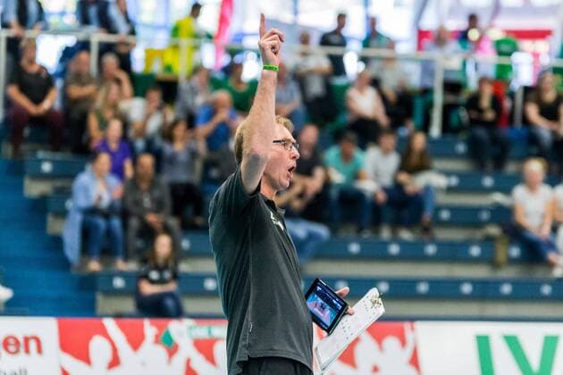 Teun Buijs USC Muenster team manager gesticulating Portrait Single Volleyball 1 Bundesliga Women USC Muenster Black White Erfurt xprx